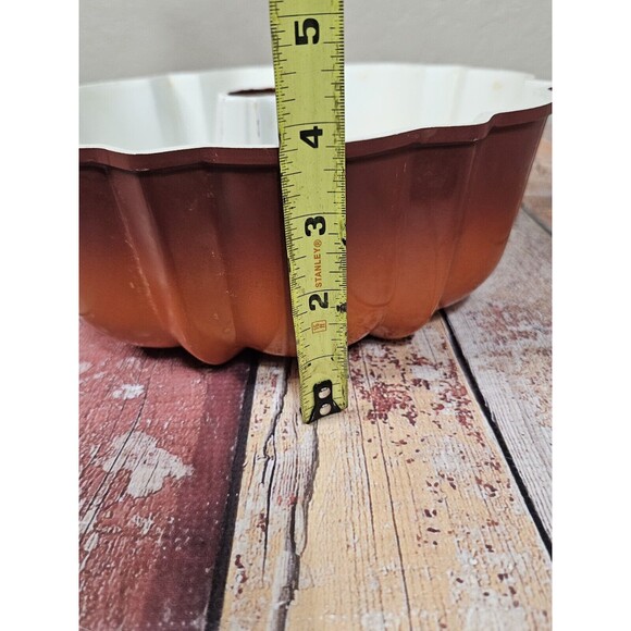 VTG Bundt Brand Northland Aluminum Fluted Tube Ombre 10" Cake Pan - Picture 11 of 11